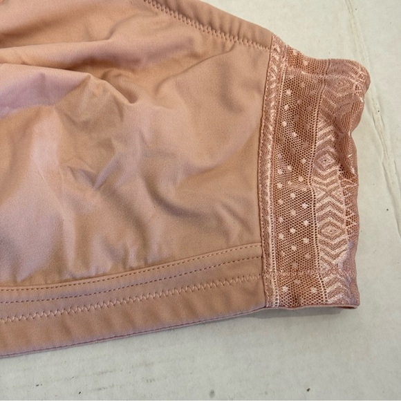 44C Breezies Bra Nude Rose Seamless Wirefree Support - Picture 7 of 16